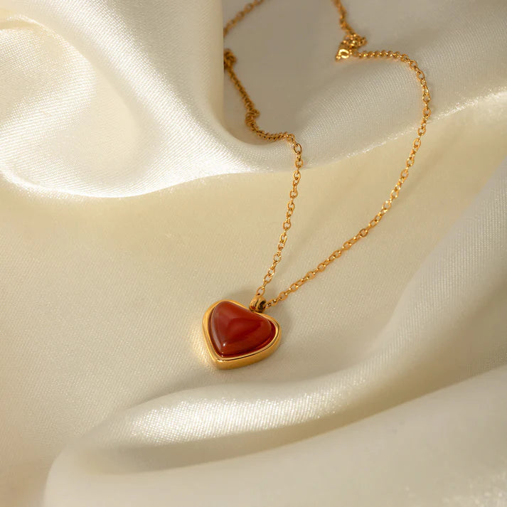 JARVELLE™ Heart-shaped necklace